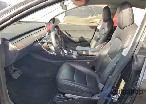 2022 Tesla Model Y z USA, uszkodzony, nr VIN 7SAYGDEE1NF341879